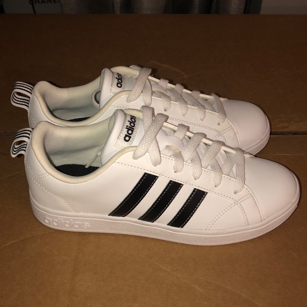 Adidas Advantage Stripe size 6 WORN ONCE